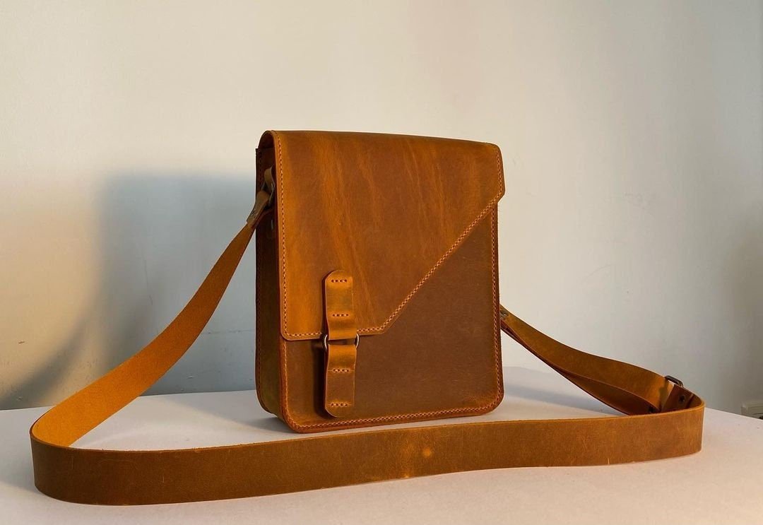 Handmade leather bag, Leather purse, Leather Crossbody purse, Handmade purse, Leather Messenger bag, Leather popular Shoulder bag, Leather purse