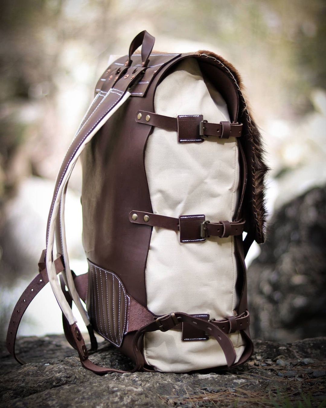 pariteit Mechanica Richtlijnen Bushcraft Backpack, Leather and Canvas Backpack, Fur Details –  99percenthandmade